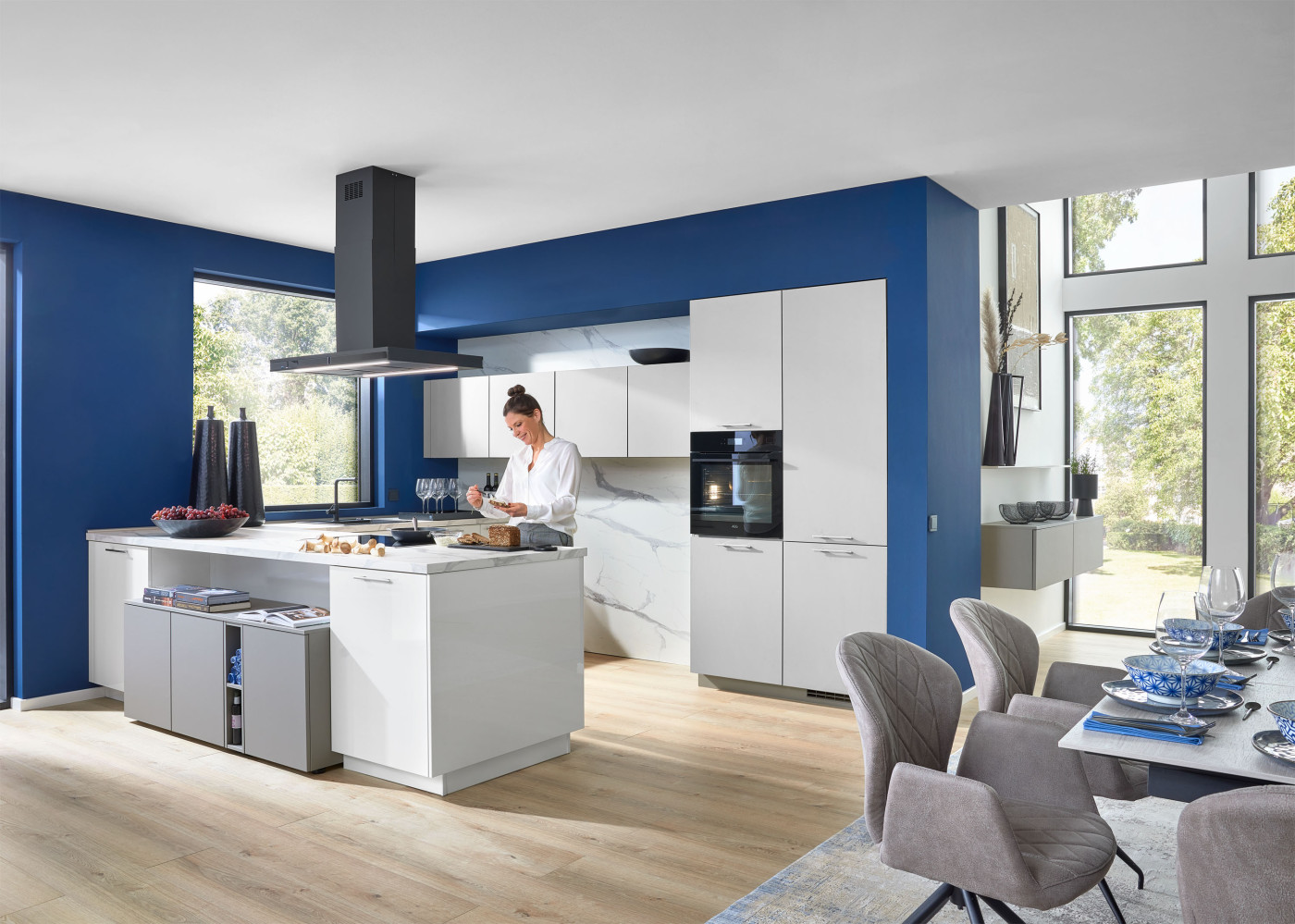 Inselküche LENZEN in Vulkangrau, Alpinweiß