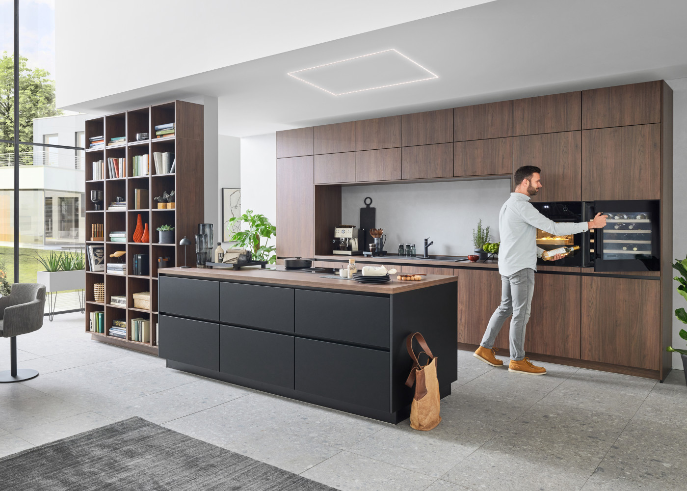 Kücheninsel ROSIAN in Nussbaum, Schwarz supermatt