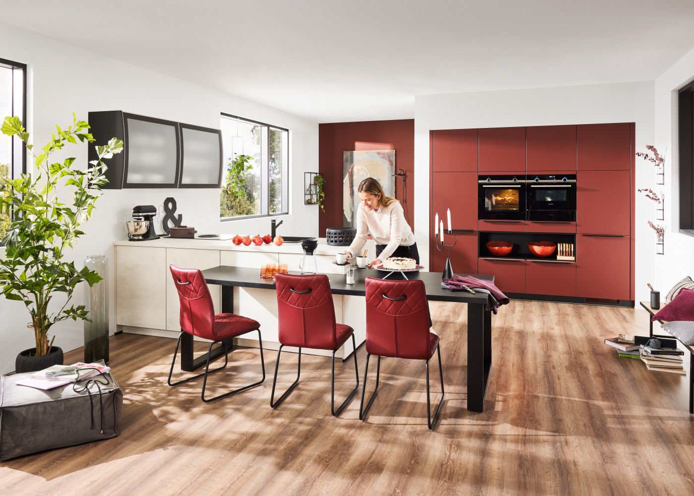 Kücheninsel ESILIA in Rostrot, Weißbeton